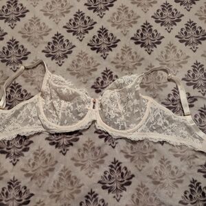 Victoria's Secret Elegant Lace Underwire Bra - Cream 36DDD